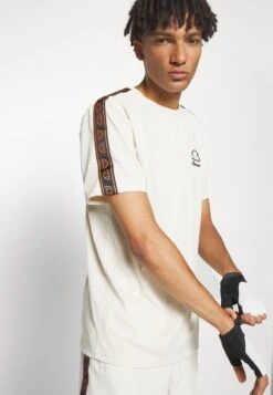 Ellesse Venuto TeeT-Shirt Con StampaOff-White Uomo Abbigliamento EL942D051-A11 -Ellesse caa42b66fa4a4426ba82d94e6fd2ff7d