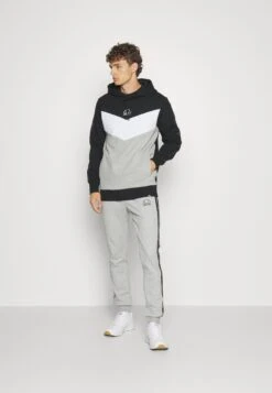 Ellesse Condizione PantPantaloni SportiviGrey Uomo Abbigliamento EL942E04O-C11 3 Ellesse Condizione PantPantaloni SportiviGrey Uomo Abbigliamento EL942E04O-C11 -Ellesse cc7f888f26ed4af88ae77e220b634858