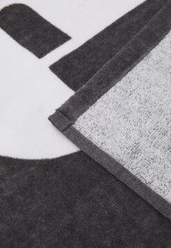 Ellesse Tovaglia UnisexTelo MareDark Grey Donna Moda Mare EL9810012-C11 3 Ellesse Tovaglia UnisexTelo MareDark Grey Donna Moda Mare EL9810012-C11 -Ellesse cd1ae6b49b9643d9ba4f0258f90d8a07