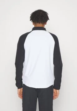 Ellesse Reginas TrackGiacca SportivaMulti-Coloured/White Uomo Pantaloni Sportivi E Joggers EL942G034-T11 4 Ellesse Reginas TrackGiacca SportivaMulti-Coloured/White Uomo Pantaloni Sportivi E Joggers EL942G034-T11 -Ellesse d2c0b39b30aa45c2abd3fcb3f9c71e34