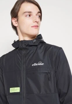 Ellesse BifinoGiacca LeggeraBlack Uomo Giacche EL922E04J-Q11 -Ellesse d2e3d5ac8ff945c38a82497a099a70b9