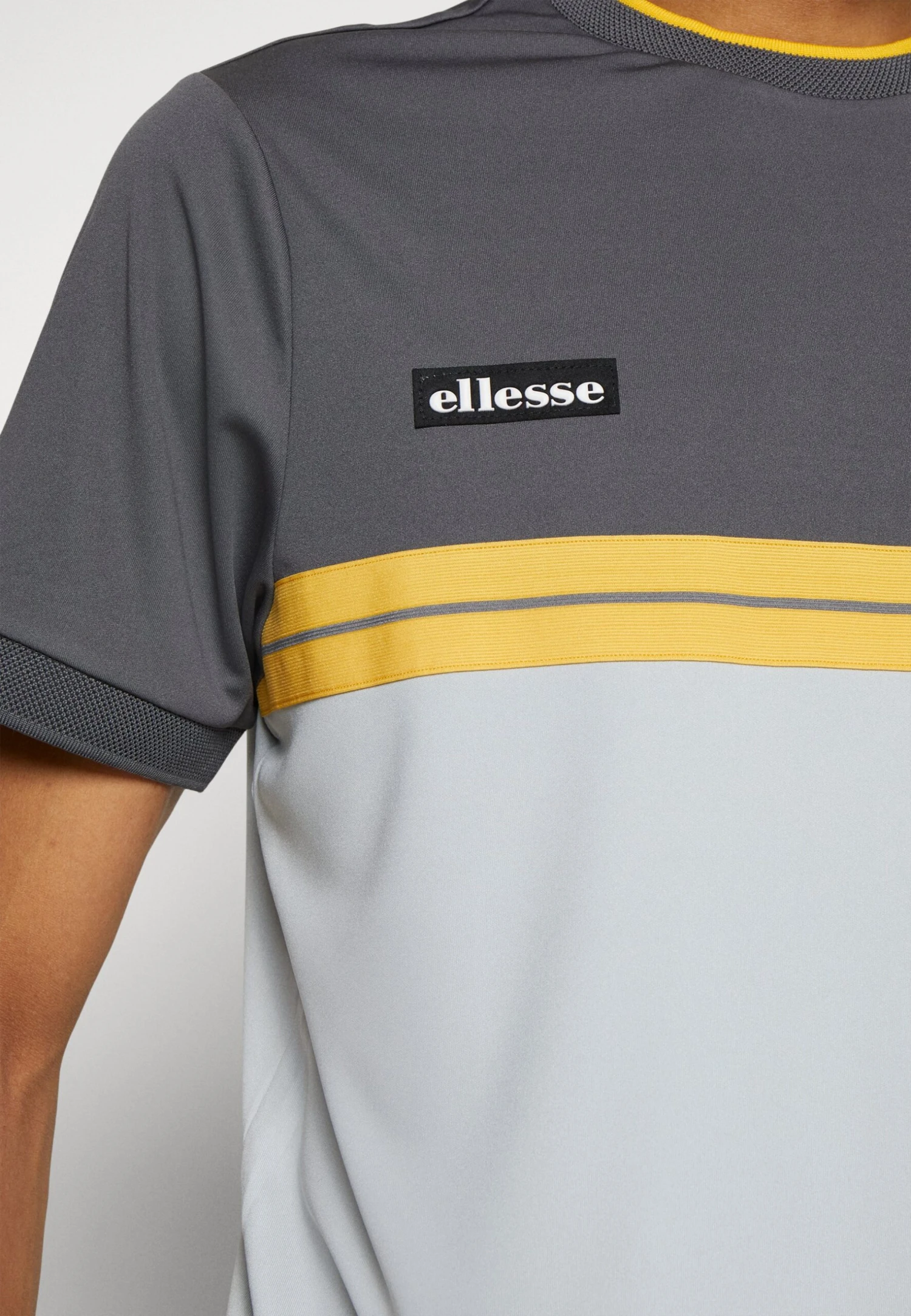 Vernon TeeT-Shirt Con StampaLight Grey Uomo Abbigliamento EL942D04W-C11 Ellesse Vernon TeeT-Shirt Con StampaLight Grey Uomo Abbigliamento EL942D04W-C11 -Ellesse d3071f8038b4410bb3a8fd54b6ae25a0 scaled