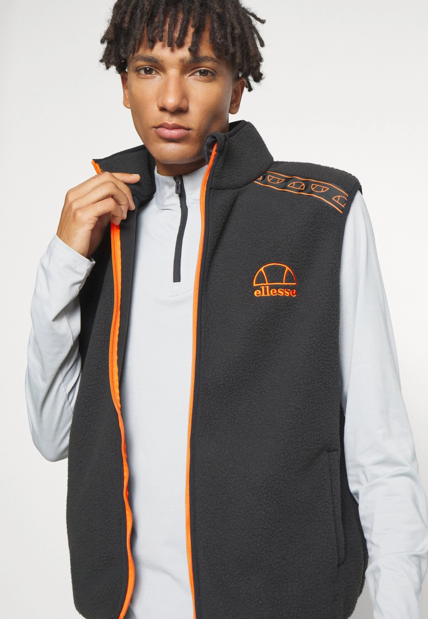 Oziola GiletSmanicatoBlack Uomo Abbigliamento EL942F03S-Q11 Ellesse Oziola GiletSmanicatoBlack Uomo Abbigliamento EL942F03S-Q11 -Ellesse d51bea86f08a408fba43b7710ef63e9f scaled