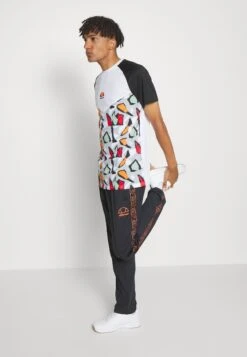 Ellesse Napolino TeeT-Shirt Con StampaMulti-Coloured Uomo Abbigliamento EL942D055-T11 -Ellesse d89f77c40e3441eb8c2b2e895340e2a8