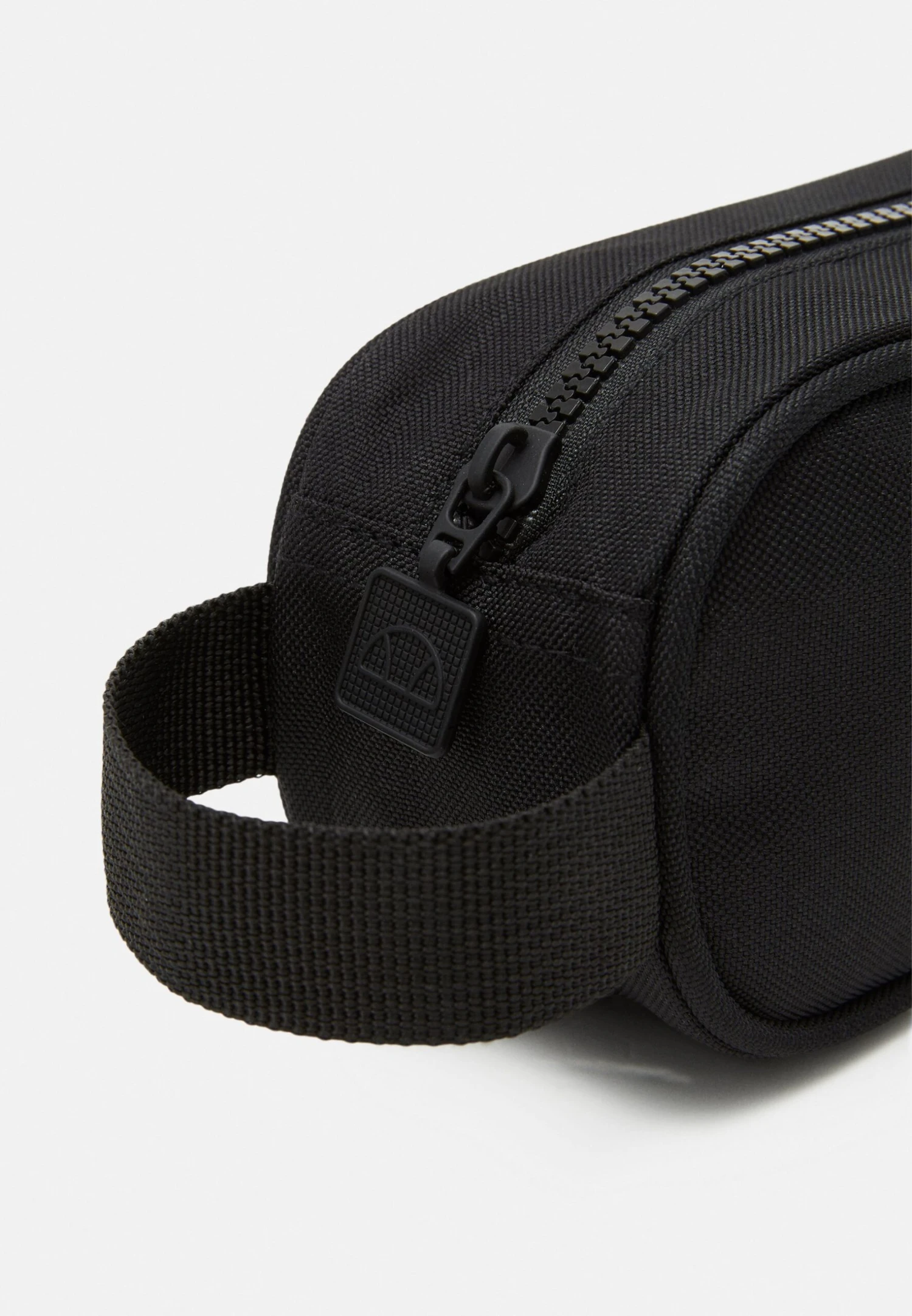 Zinka Pencil Case UnisexAstuccioBlack Bambini Zaini e astucci scuola EL953P008-Q11 Ellesse Zinka Pencil Case UnisexAstuccioBlack Bambini Zaini E Astucci Scuola EL953P008-Q11 -Ellesse dc1f4203b2ea4d5a9b734d770d06d91d scaled