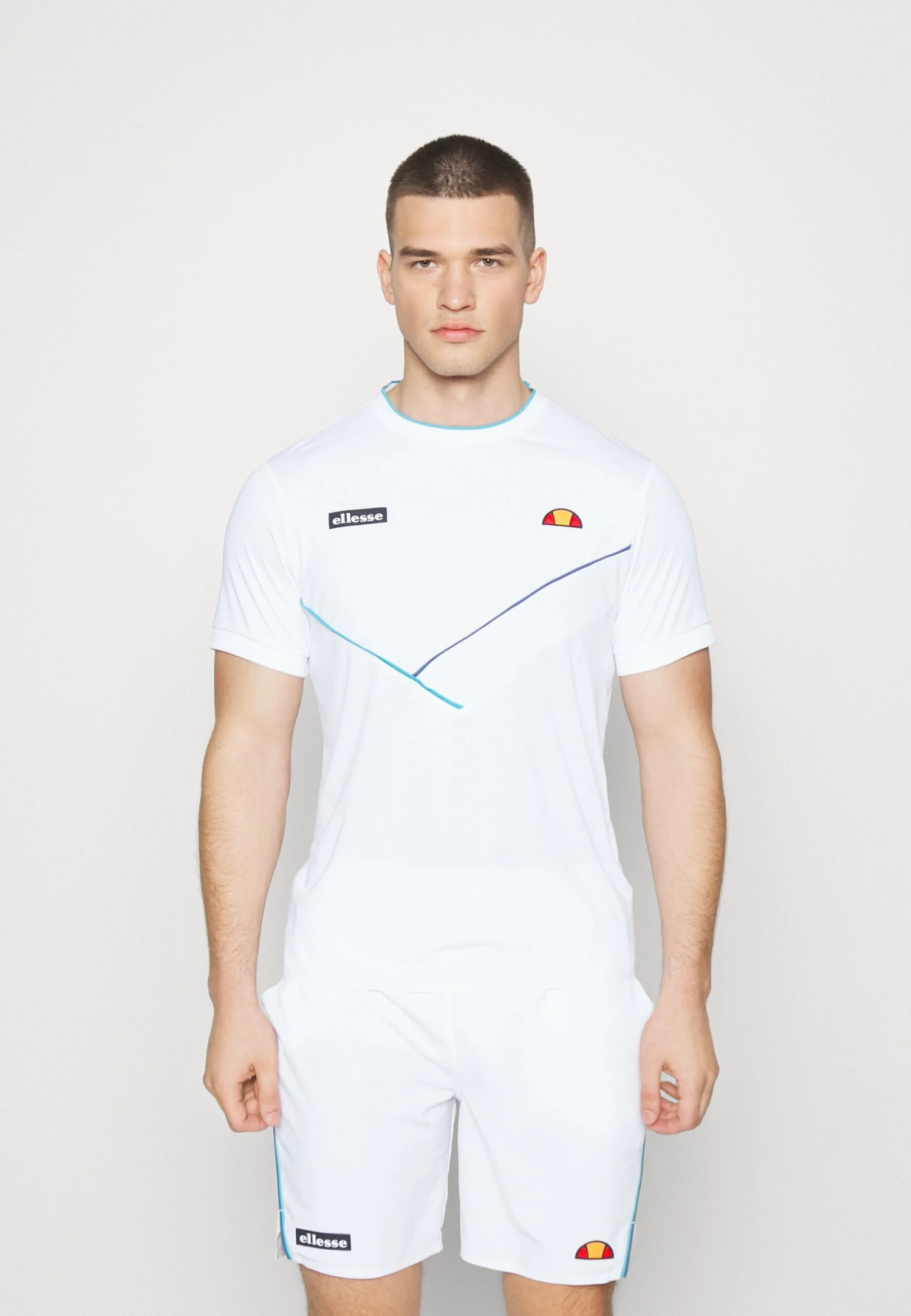 TournelleT-Shirt SportWhite Uomo Abbigliamento EL942D04V-A11 Ellesse TournelleT-Shirt SportWhite Uomo Abbigliamento EL942D04V-A11 -Ellesse e1ca1bfde7a6412b97c43d3bfff493e7 scaled