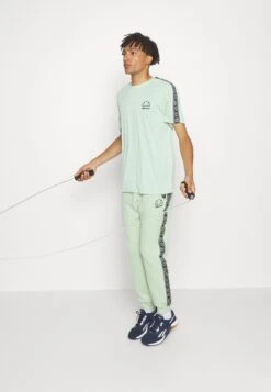 Ellesse Venuto TeeT-Shirt Con StampaGreen Uomo T-shirt E Polo EL942D051-M11 -Ellesse e2b228cf091d4c70ac909da51569d003