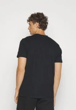 Ellesse Comodo TeeT-Shirt Con StampaBlack Uomo T-shirt E Polo EL942D053-Q11 -Ellesse e2b7096e832449c89862b91d2461eba8
