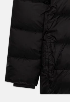 Ellesse Readia Padded UnisexGiacca InvernaleBlack Bambini Abbigliamento EL943F00L-Q11 4 Ellesse Readia Padded UnisexGiacca InvernaleBlack Bambini Abbigliamento EL943F00L-Q11 -Ellesse e3851205fcc949eeb5d5ad0864aa4ce3