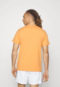 Ellesse Cella T-Shirt Con StampaOrange Uomo T-shirt E Polo EL942D026-H11 -Ellesse e5537015fe0944e0a4403fe26dccba4f