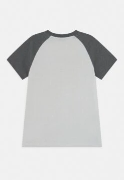 Ellesse Griggia JnrT-Shirt Con StampaLight Grey Bambini T-shirt & Top EL924G01H-C11 -Ellesse e6331441e30a405e977630ad6de97f3e