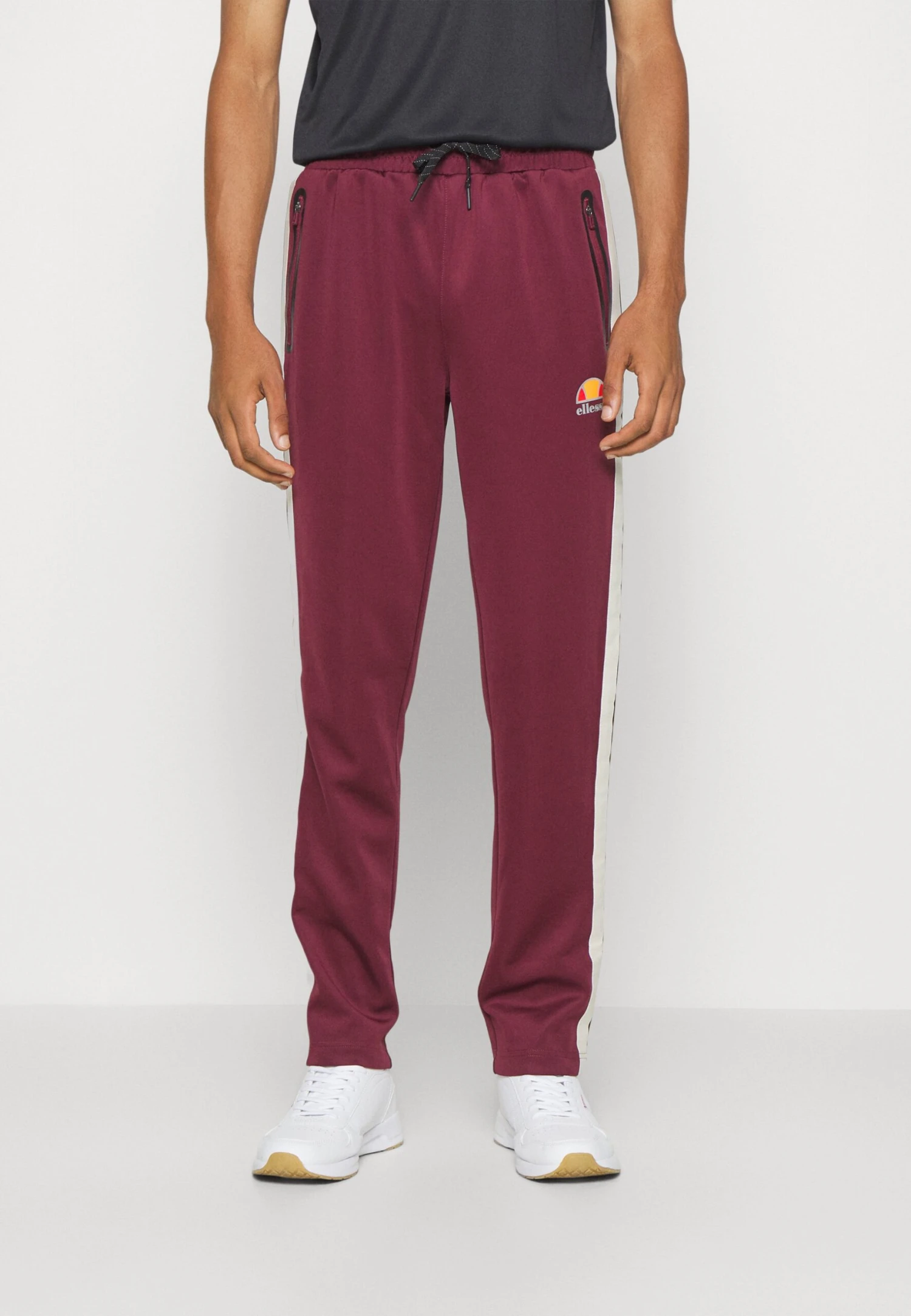 Alessie Track PantPantaloni SportiviBurgundy Uomo Pantaloni EL942E04U-G11 Ellesse Alessie Track PantPantaloni SportiviBurgundy Uomo Pantaloni EL942E04U-G11 -Ellesse eb1a109530b049d08f63233d97af9944 scaled