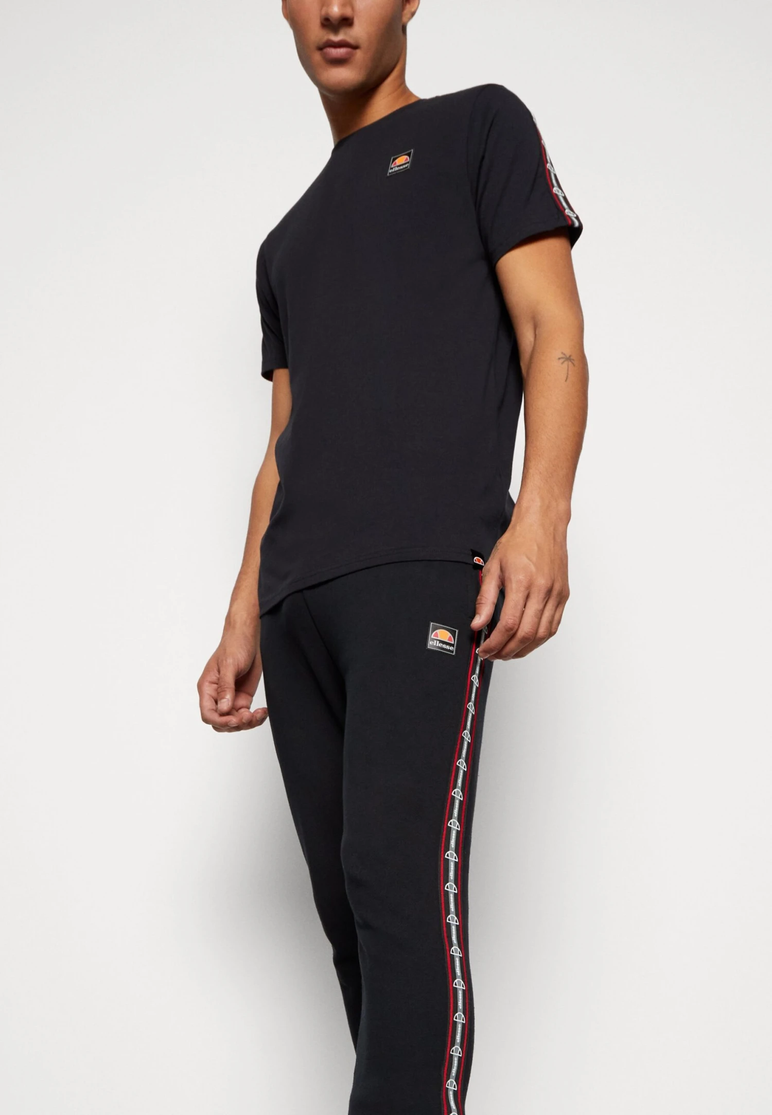 Jettan Jog PantPantaloni SportiviBlack Uomo Abbigliamento EL922E04L-Q11 Ellesse Jettan Jog PantPantaloni SportiviBlack Uomo Abbigliamento EL922E04L-Q11 -Ellesse ec142c93b5f24879b102b78b04ba2de3 scaled