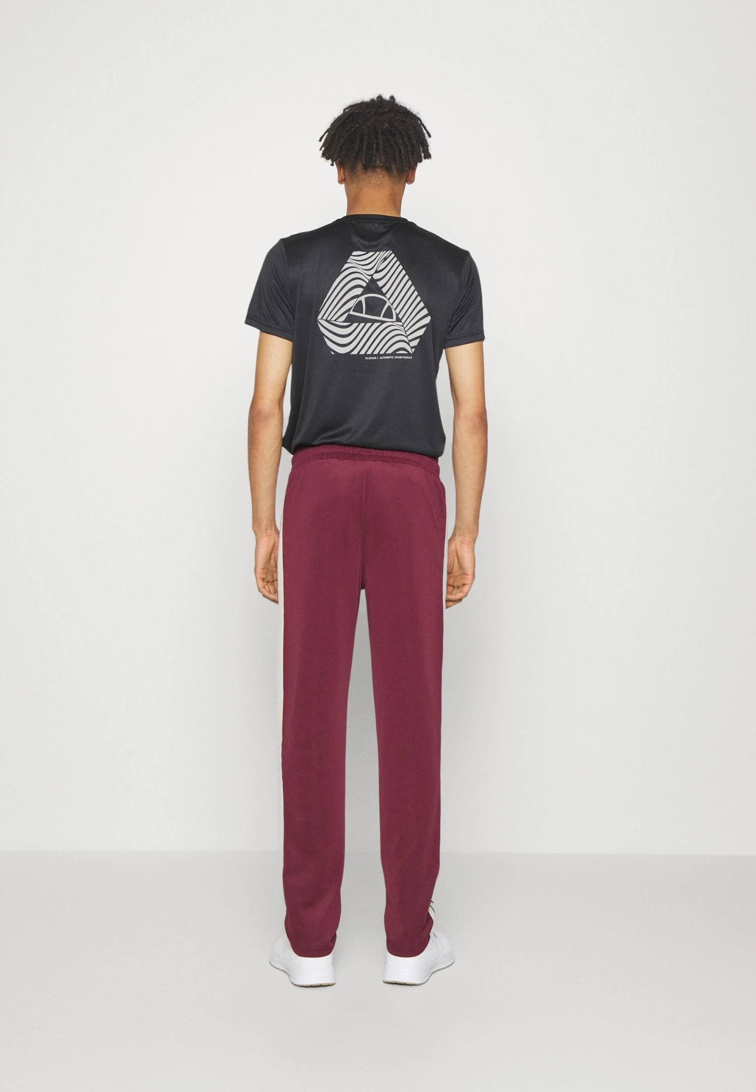 Alessie Track PantPantaloni SportiviBurgundy Uomo Pantaloni EL942E04U-G11 Ellesse Alessie Track PantPantaloni SportiviBurgundy Uomo Pantaloni EL942E04U-G11 -Ellesse f39b629f6d154bcfb7a5c6b8b88da961 scaled