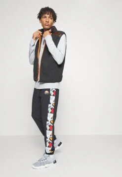 Ellesse Davico Track PantPantaloni SportiviBlack Uomo Pantaloni Sportivi E Joggers EL942E04N-Q11 -Ellesse f5914e2c3dc34213a79ef2f5e8ee6bf7